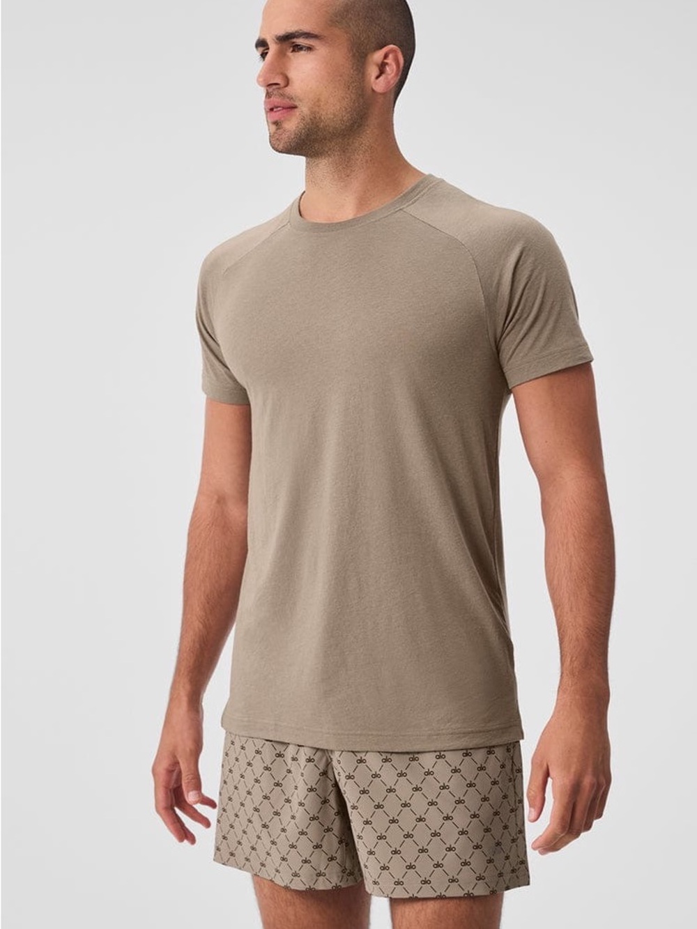 ALO Yoga Men's Crewneck T-Shirt in Taupe